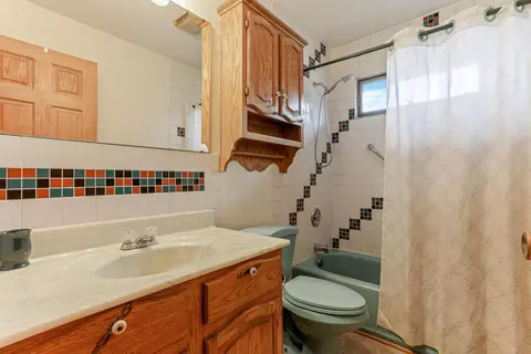 Bath - 12148 Middlefork Rd, Amanda, OH 43102 photo 1 of 2