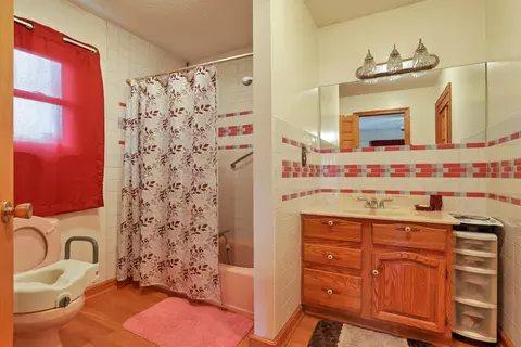 Bath - 12148 Middlefork Rd, Amanda, OH 43102 photo 2 of 2