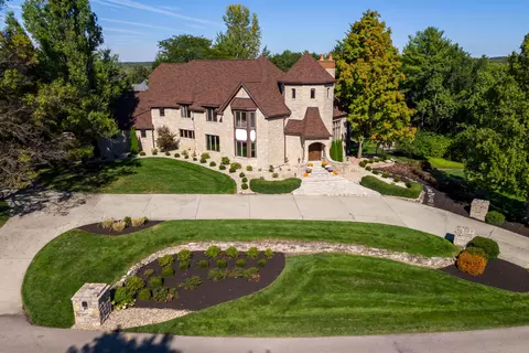 1650 Abbotsford Green Dr, Powell, OH 43065