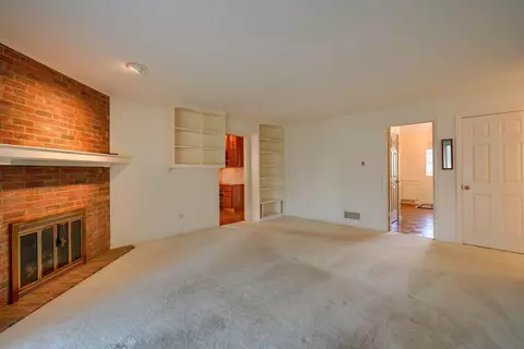 Living - 550 Willow Ln, Circleville, OH 43113 photo 7 of 7