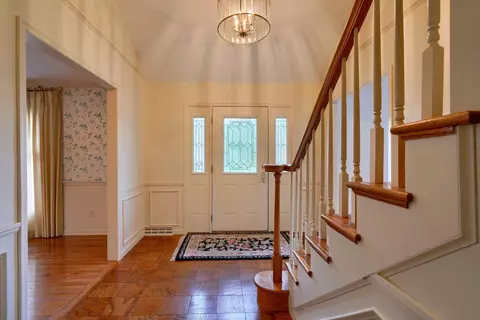 Entry Way - 550 Willow Ln, Circleville, OH 43113 photo 2 of 3