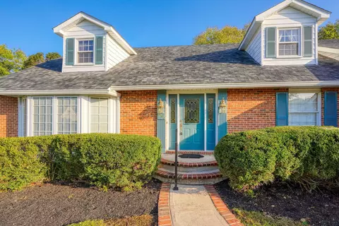 Exterior - 550 Willow Ln, Circleville, OH 43113 photo 3 of 14