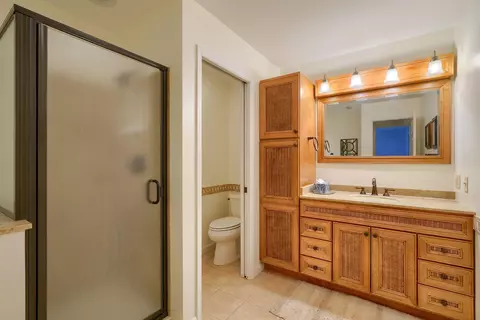 Bath - 550 Willow Ln, Circleville, OH 43113 photo 2 of 5