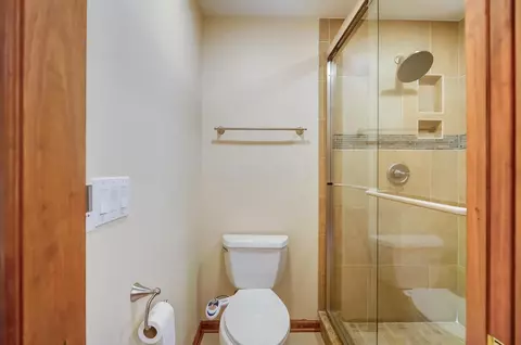 Bath - 2204 Stratingham Dr, Dublin, OH 43016 photo 6 of 9