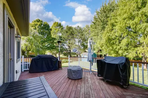 Exterior - 2204 Stratingham Dr, Dublin, OH 43016 photo 6 of 13