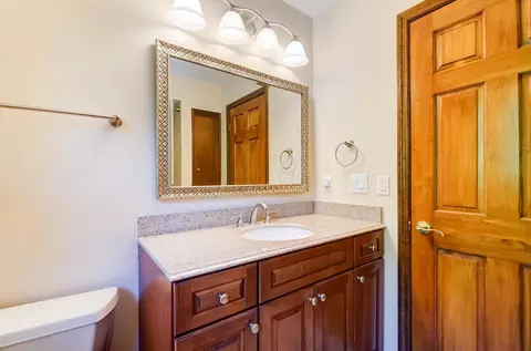 Bath - 2204 Stratingham Dr, Dublin, OH 43016 photo 8 of 9