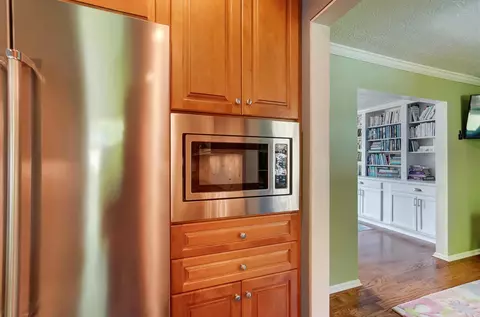 Kitchen - 2204 Stratingham Dr, Dublin, OH 43016 photo 6 of 6