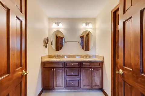 Bath - 2204 Stratingham Dr, Dublin, OH 43016 photo 3 of 9