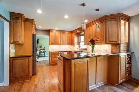 Kitchen - 2204 Stratingham Dr, Dublin, OH 43016 photo 1 of 6