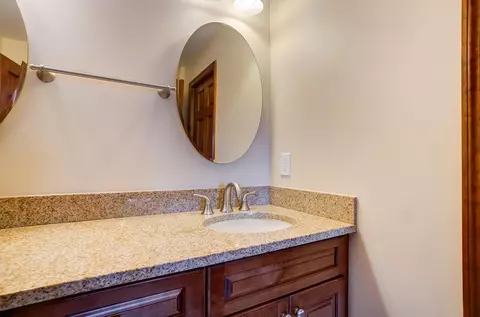 Bath - 2204 Stratingham Dr, Dublin, OH 43016 photo 5 of 9