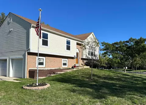 3260 Angela Dr, Grove City, OH 43123