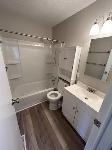 Bath - 23 Simons Ave, Fredericktown, OH 43019 photo 2 of 2