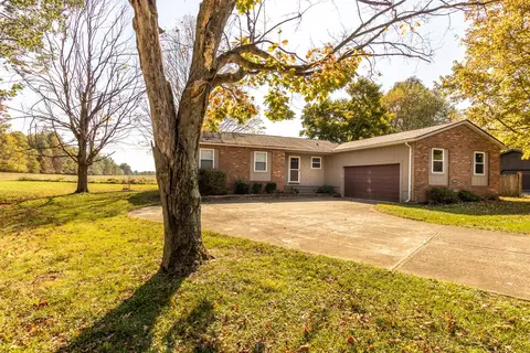 318 Stoney Ridge Dr SW, Pataskala, OH 43062