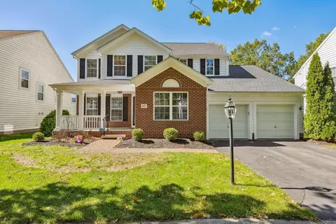 5697 Sugarwood Dr, New Albany, OH 43054
