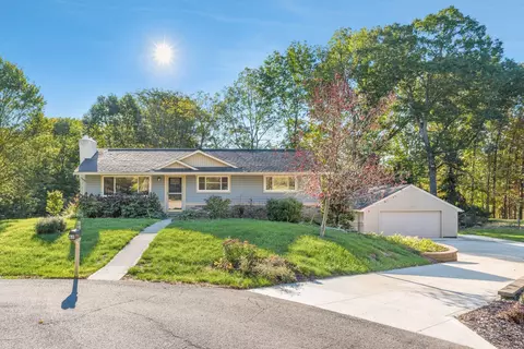 68 Clover Ct, Granville, OH 43023
