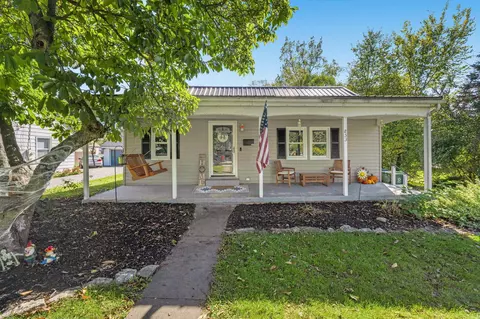 853 W 3rd St, Marysville, OH 43040