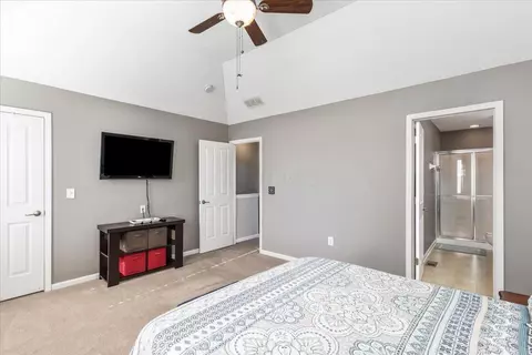 Bedroom - 4031 Legend #7, Columbus, OH 43230 photo 2 of 3
