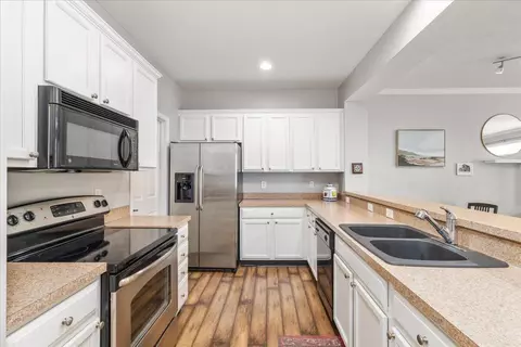 Kitchen - 4031 Legend #7, Columbus, OH 43230 photo 1 of 3