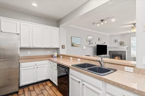 Kitchen - 4031 Legend #7, Columbus, OH 43230 photo 2 of 3