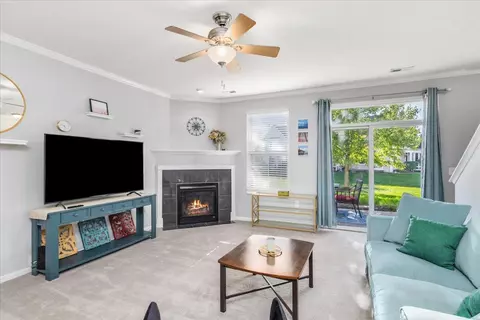 Living - 4031 Legend #7, Columbus, OH 43230 photo 1 of 2