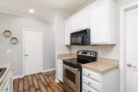 Kitchen - 4031 Legend #7, Columbus, OH 43230 photo 3 of 3