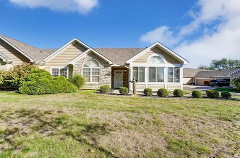 2675 Prestwick Village Cir, Springfield, OH 45503