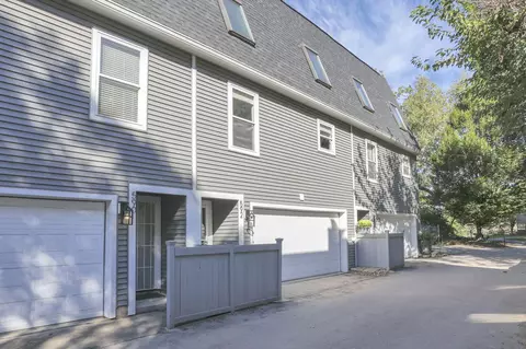 592 Bradley St, Columbus, OH 43201