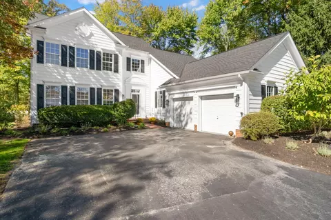 5273 Settlement Dr, New Albany, OH 43054