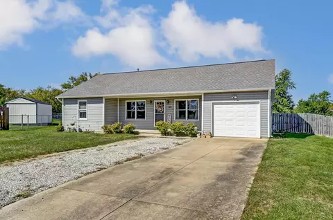 109 W Concord Ln, Bloomingburg, OH 43106