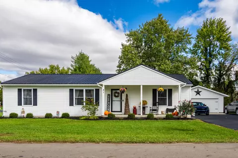 41 Lincoln St, Bloomingburg, OH 43106