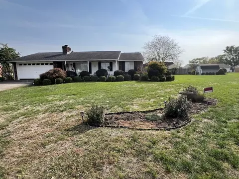Exterior - 2005 Ottawa Dr, Circleville, OH 43113 photo 2 of 3
