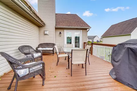 Exterior - 101 Castleton Ct, Pataskala, OH 43062 photo 7 of 10