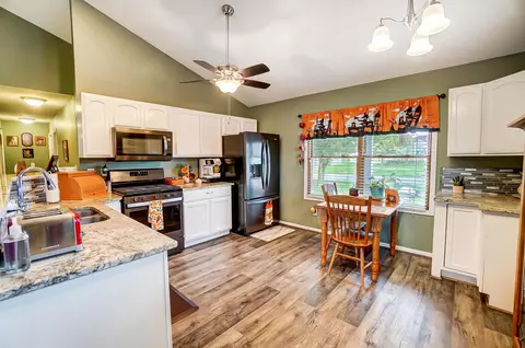 Kitchen - 101 Castleton Ct, Pataskala, OH 43062 photo 1 of 4