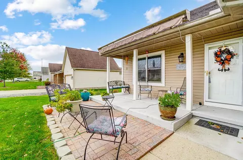 Exterior - 101 Castleton Ct, Pataskala, OH 43062 photo 3 of 10