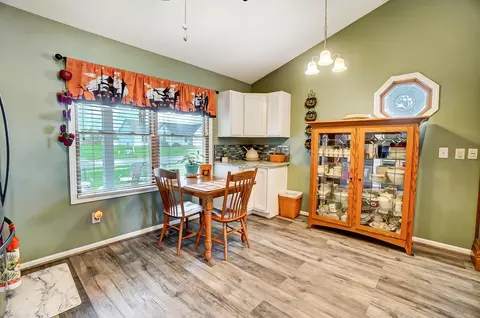 Dining - 101 Castleton Ct, Pataskala, OH 43062 photo 2 of 2