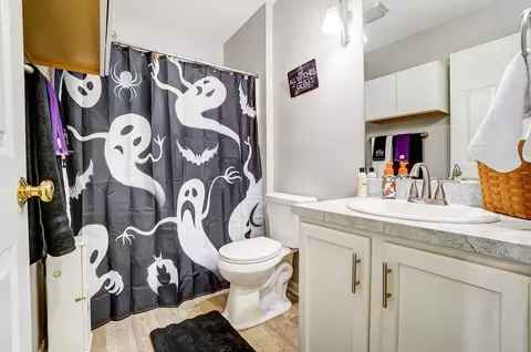 Bath - 101 Castleton Ct, Pataskala, OH 43062 photo 4 of 4