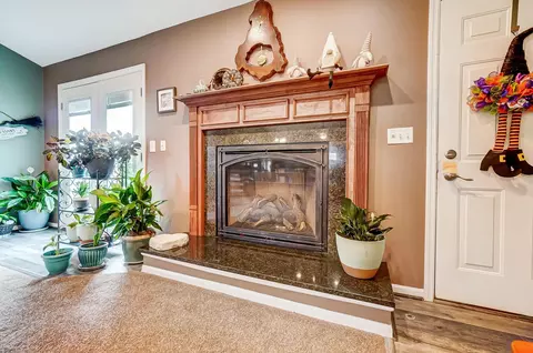Entry Way - 101 Castleton Ct, Pataskala, OH 43062 photo 2 of 2