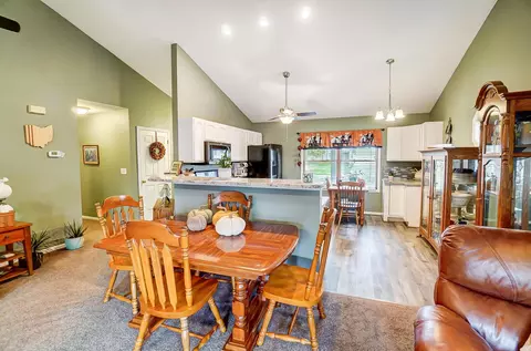 Dining - 101 Castleton Ct, Pataskala, OH 43062 photo 1 of 2