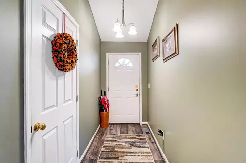 Entry Way - 101 Castleton Ct, Pataskala, OH 43062 photo 1 of 2