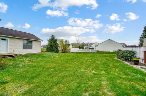 Exterior - 101 Castleton Ct, Pataskala, OH 43062 photo 10 of 10