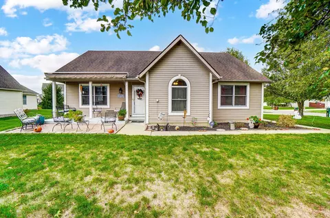 Exterior - 101 Castleton Ct, Pataskala, OH 43062 photo 2 of 10