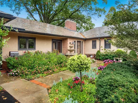 2536 Canterbury Rd, Columbus, OH 43221