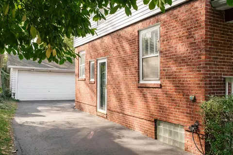 Exterior - 87 E Torrence Rd, Columbus, OH 43214 photo 5 of 23