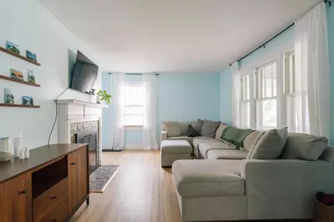 Living - 87 E Torrence Rd, Columbus, OH 43214 photo 1 of 8
