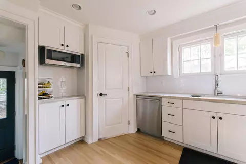Kitchen - 87 E Torrence Rd, Columbus, OH 43214 photo 3 of 7