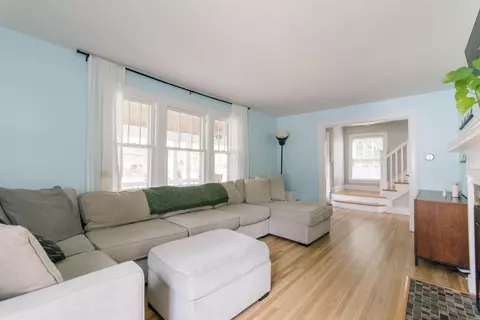Living - 87 E Torrence Rd, Columbus, OH 43214 photo 5 of 8