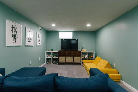 Living - 87 E Torrence Rd, Columbus, OH 43214 photo 7 of 8