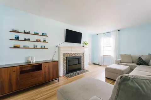 Living - 87 E Torrence Rd, Columbus, OH 43214 photo 4 of 8