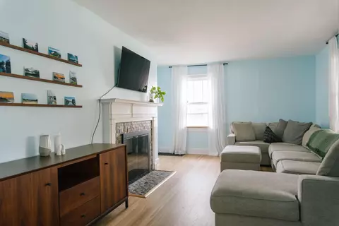 Living - 87 E Torrence Rd, Columbus, OH 43214 photo 3 of 8