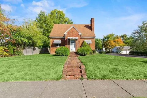702 W 4th St, Marysville, OH 43040